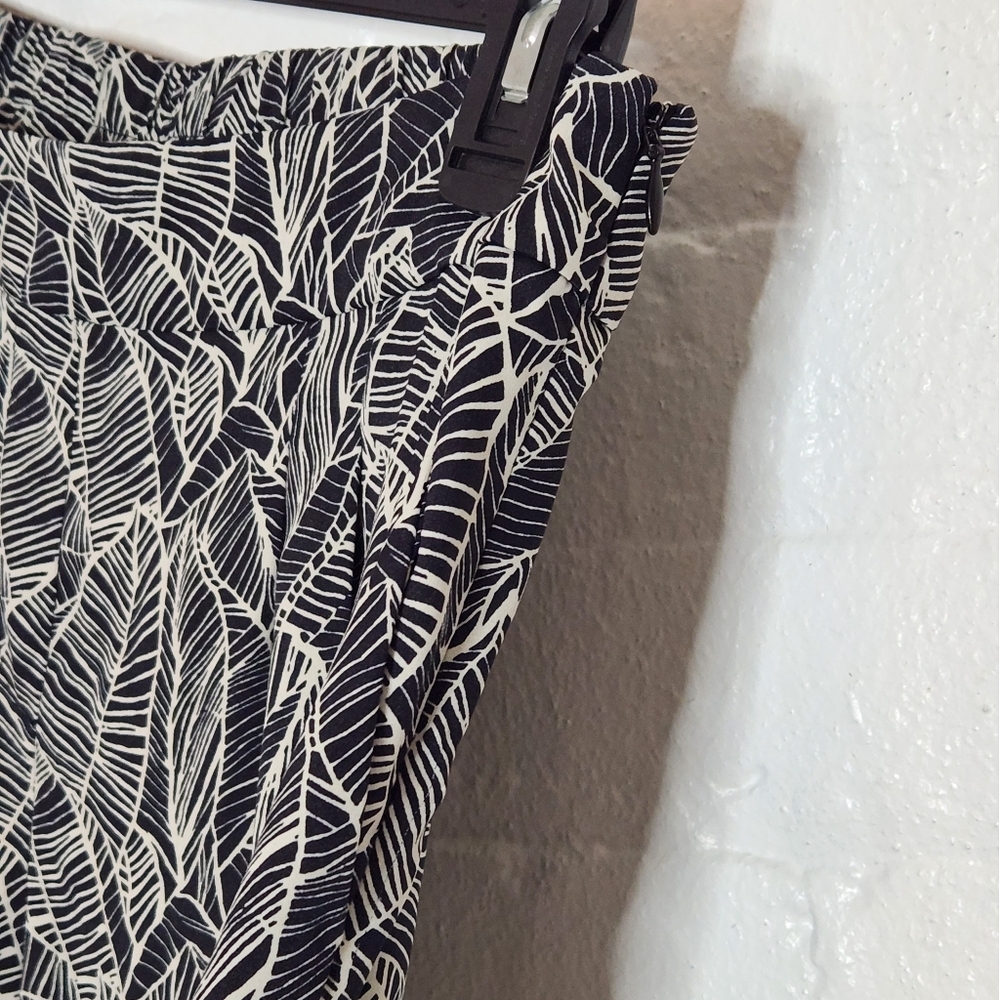 LOFT Patterned Shorts - Picture 3 of 4
